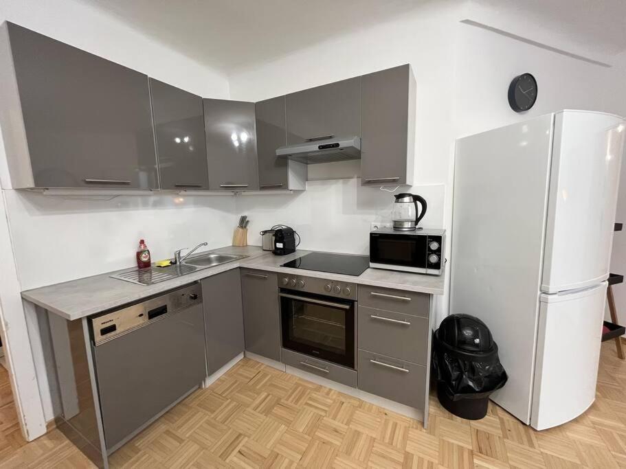 *Luxurious And Spacious Family Apartment* Відень Екстер'єр фото